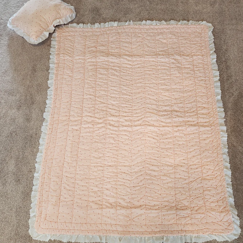 Chic Pink Quilt with Ruffle Edges - Picture 1 of 3